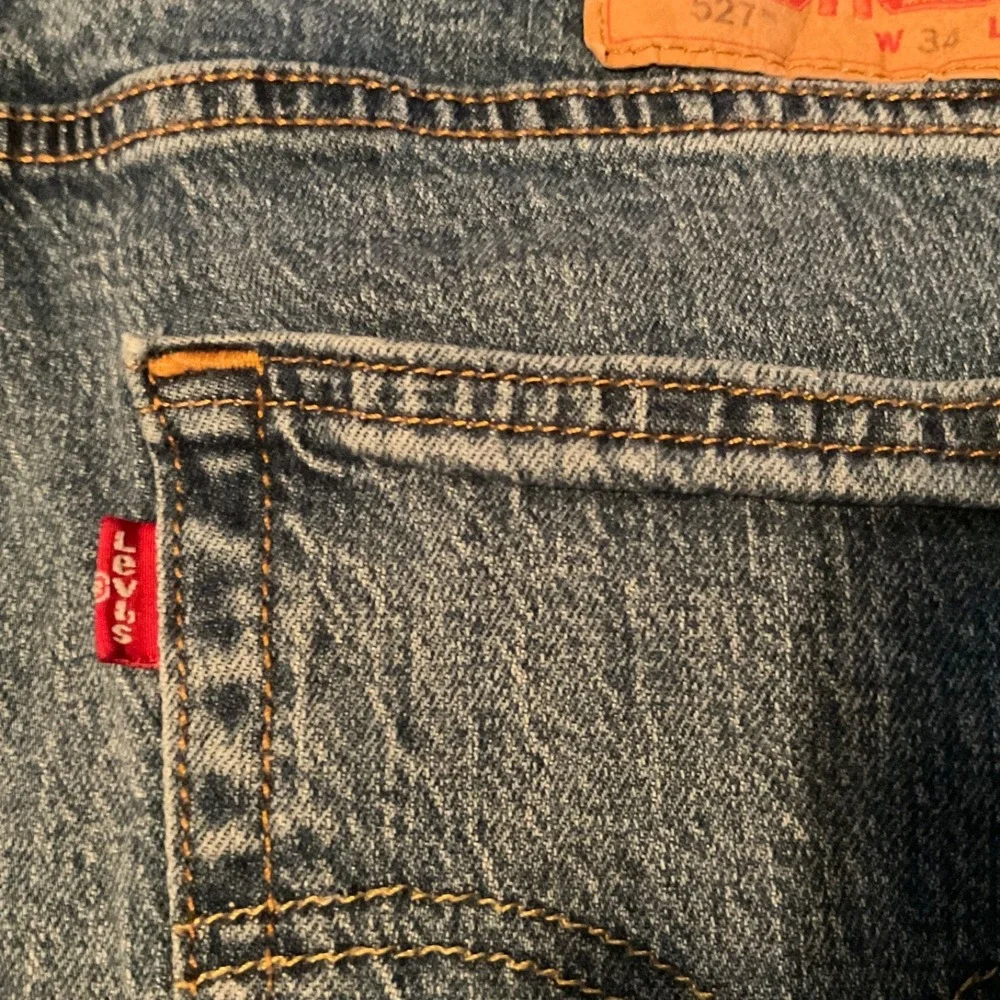 LEVI's 527 Bootcut Mens Jeans sz 34/32 Zip fly Med wash